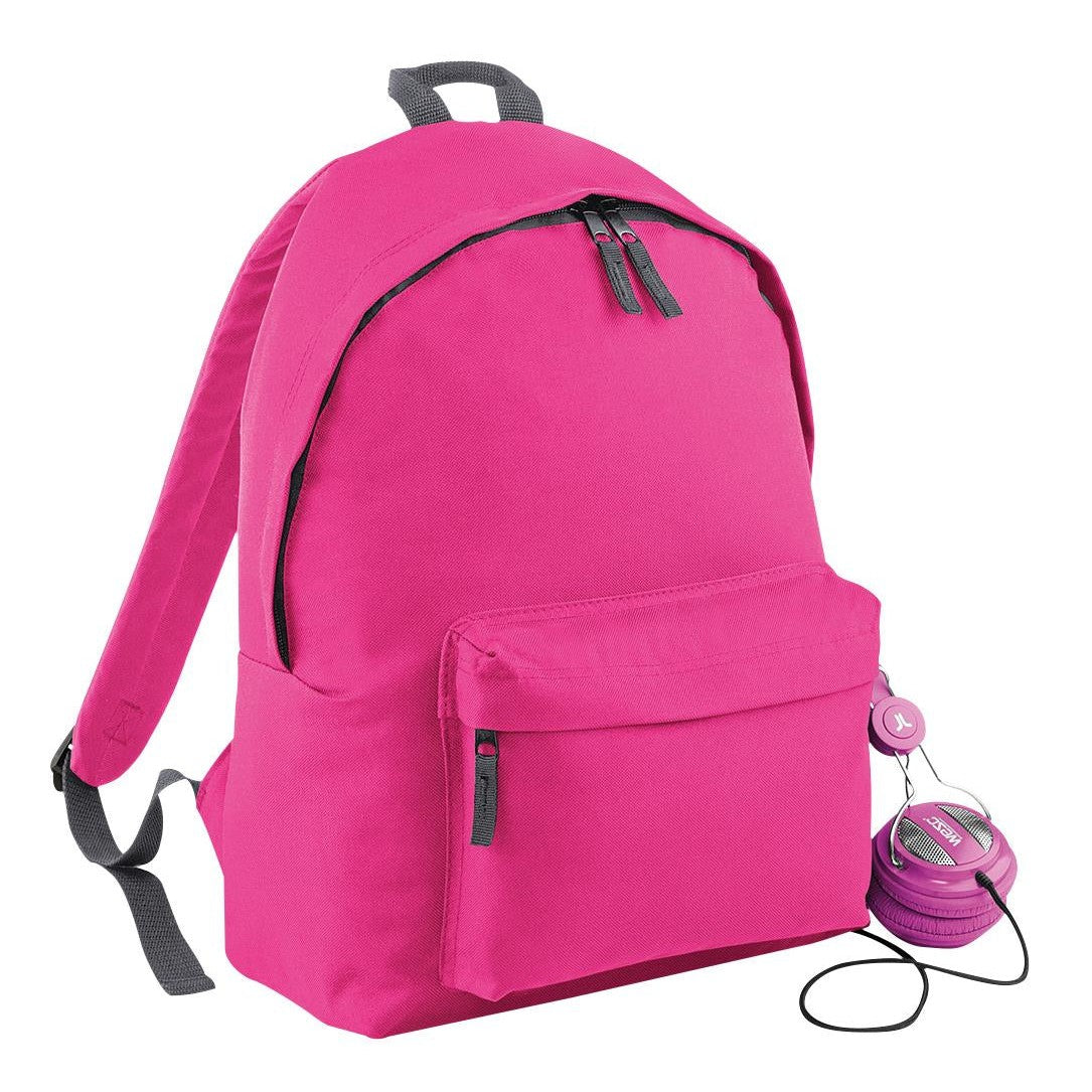 Zippered main compartment