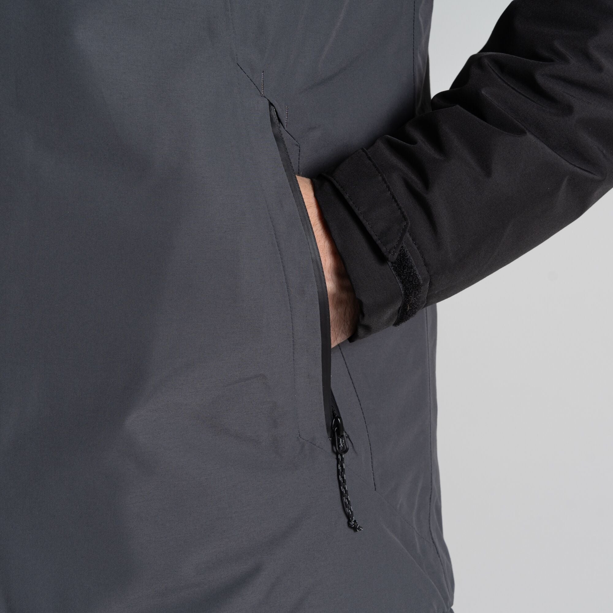 #colour_carbon-grey-black