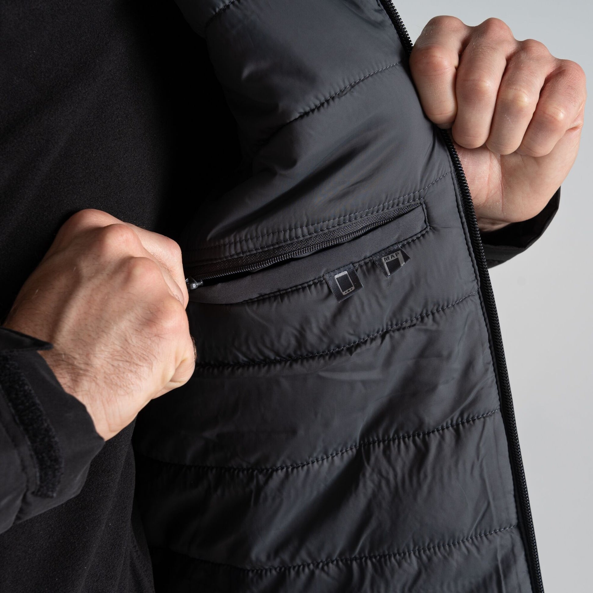 #colour_carbon-grey-black