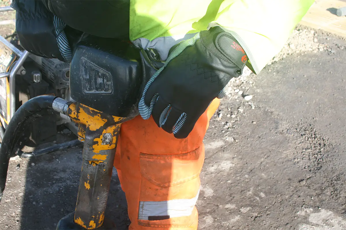 Predator Anti-Vibe Gloves