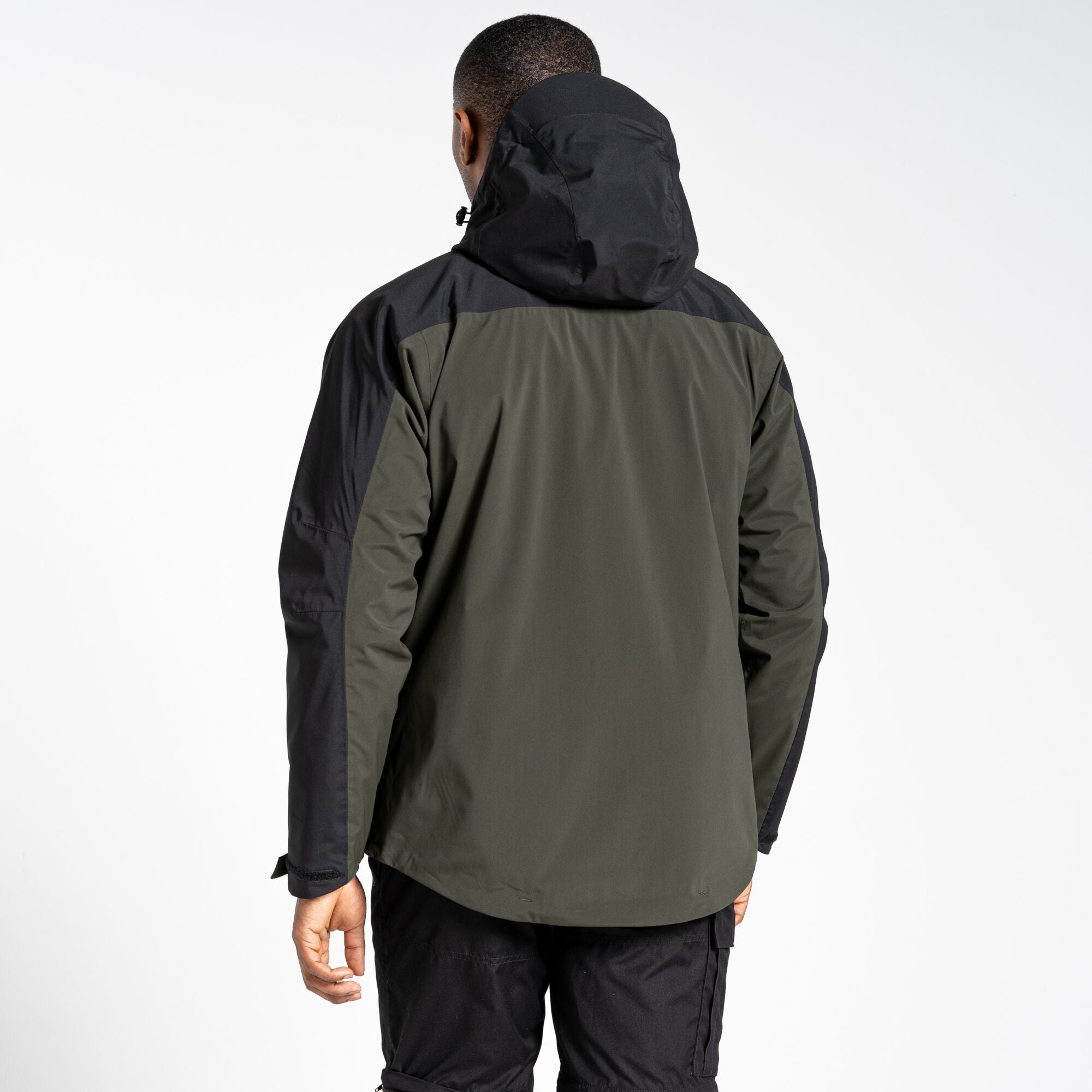 #colour_dark-cedar-green-black