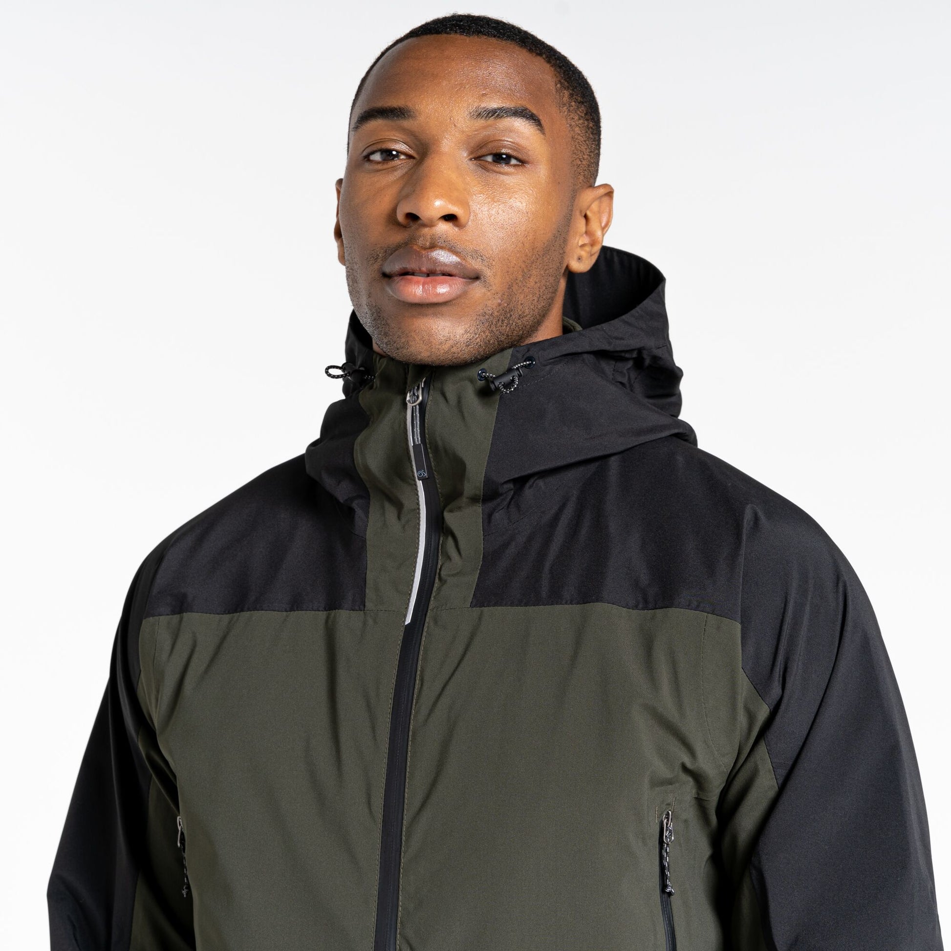 #colour_dark-cedar-green-black