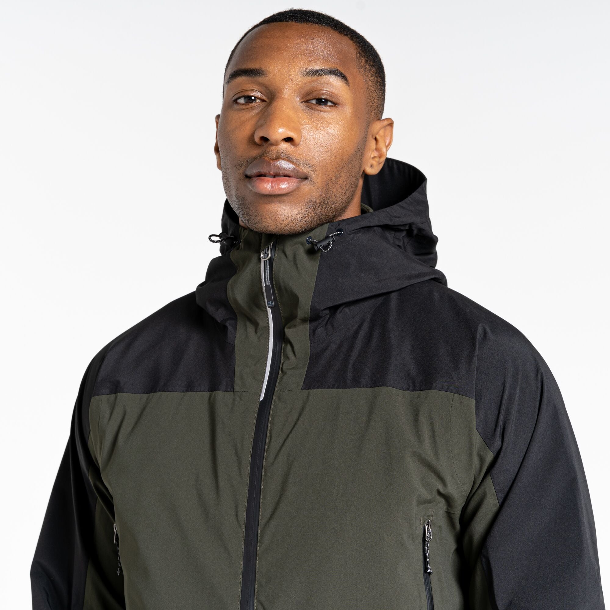 #colour_dark-cedar-green-black