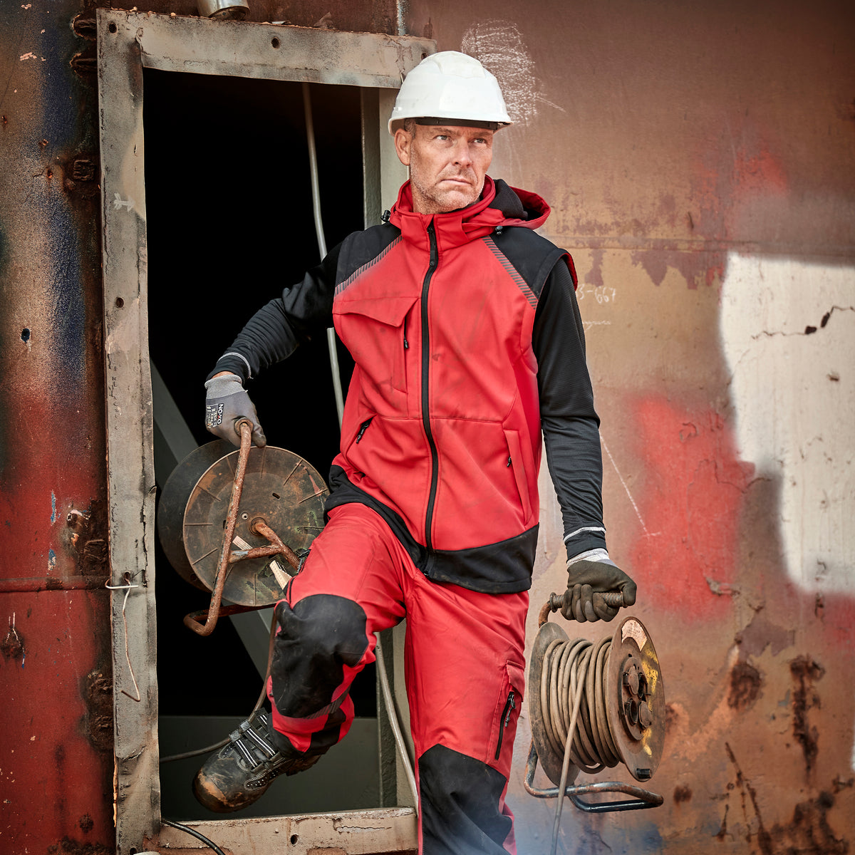 ELKA Working Xtreme Softshell Jacket with detachable sleeves