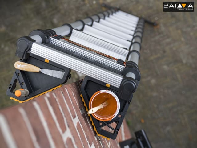 Batavia Stand-off & Tool Tray