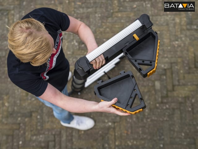 Batavia Stand-off & Tool Tray