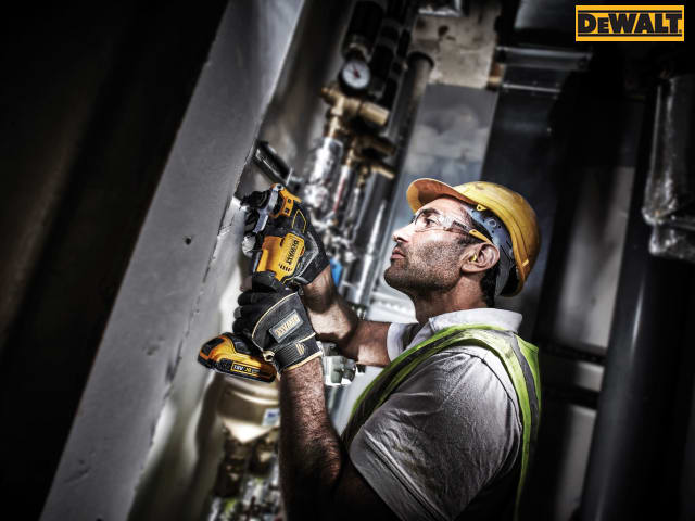 DEWALT DCS355D1 XR Brushless Oscillating Multi-Tool 18V 1 x 2.0Ah Li-ion