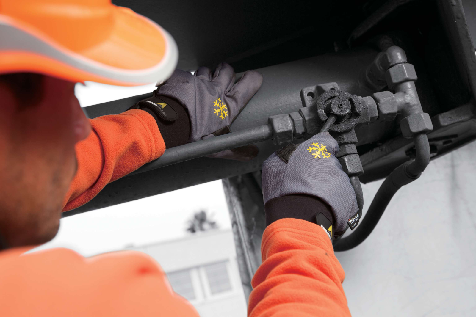 Delta Plus BOROK VV903 Thermal Gloves – Moisture-Resistant, Warm & Durable