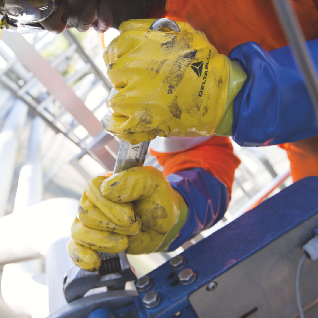 Delta Plus EOS OBM VV911 – Heavy-Duty Anti-Impact Chemical-Resistant Gloves