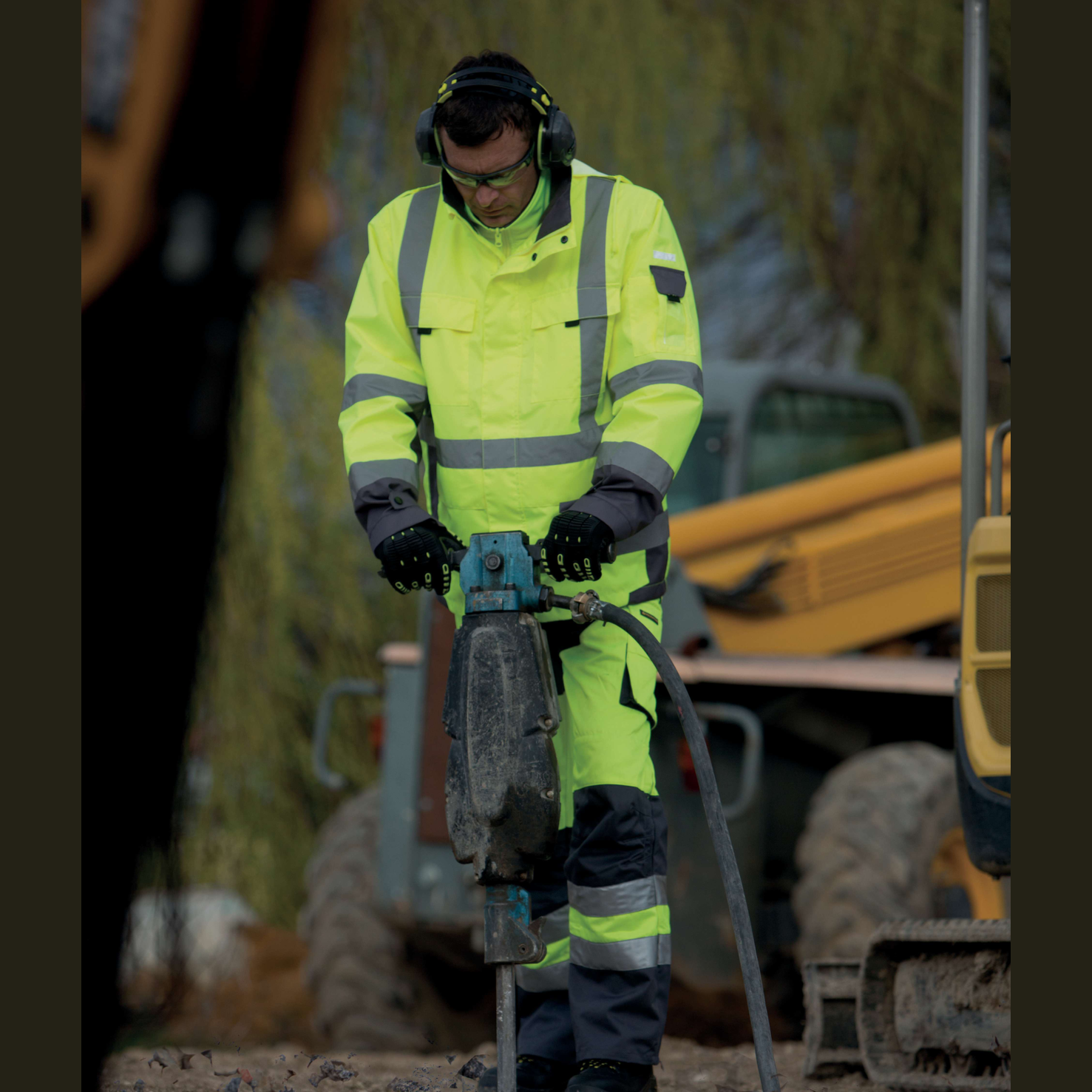 Delta Plus INTERLAGOS2 Overhead Ear Defenders – Adjustable Comfort & Built-in Radio