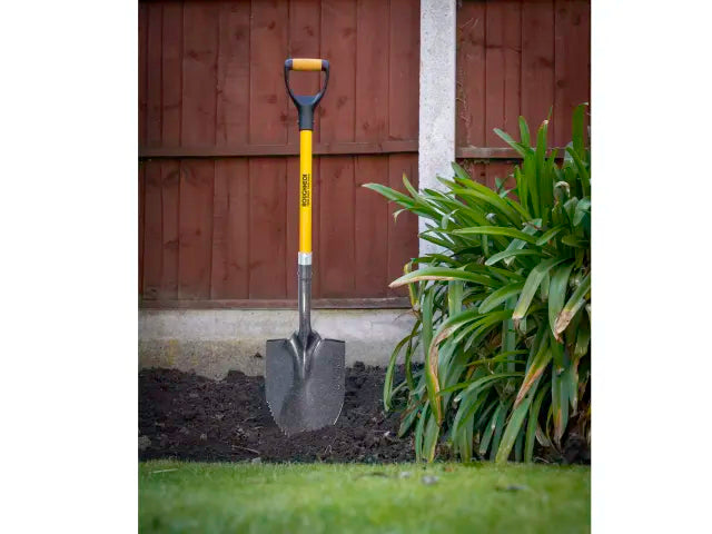 Roughneck Sharp Edge Round Shovel