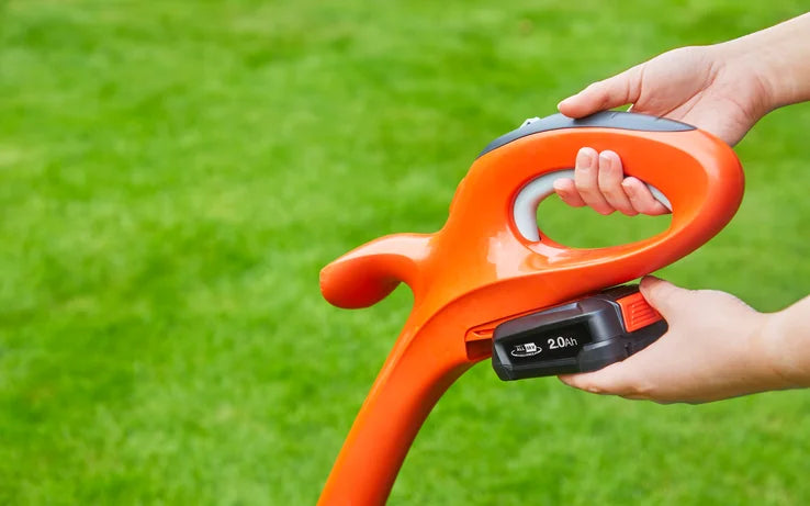 Flymo 18V EasiTrim 250 KIT 2.0 - Smart Cordless Trimming with Automatic Line Feed & LED Display