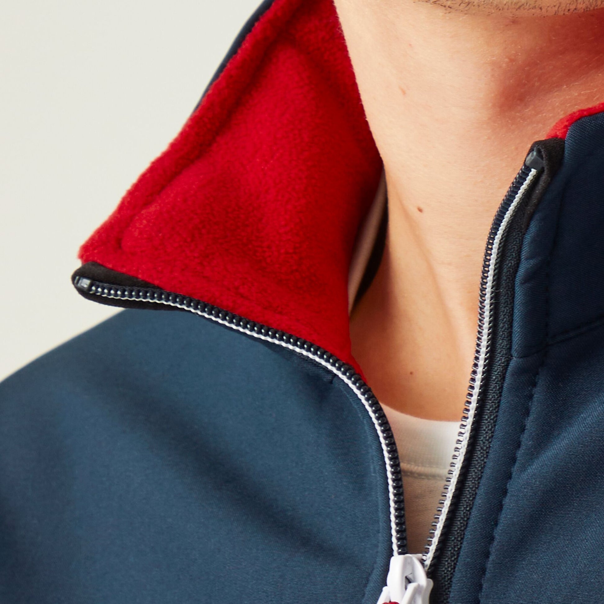 #colour_navy-classic-red