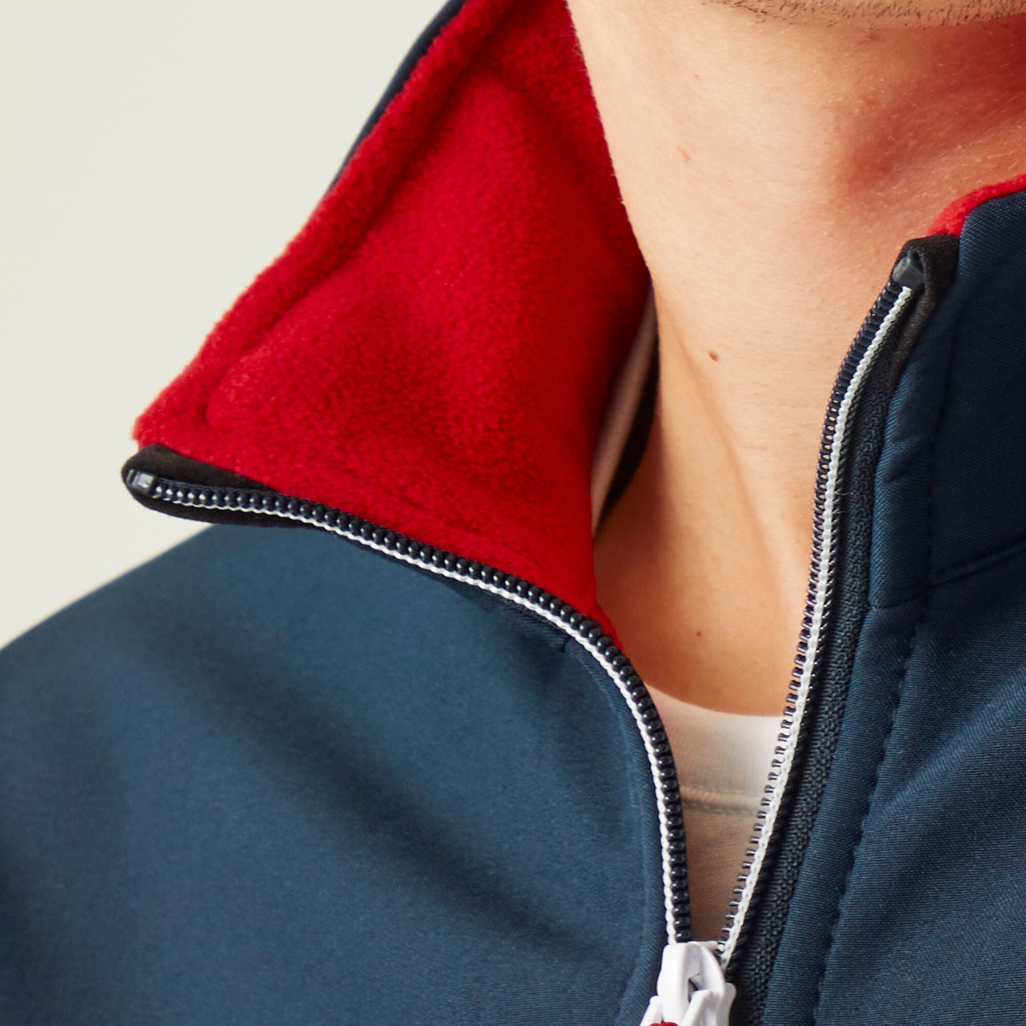 #colour_navy-classic-red