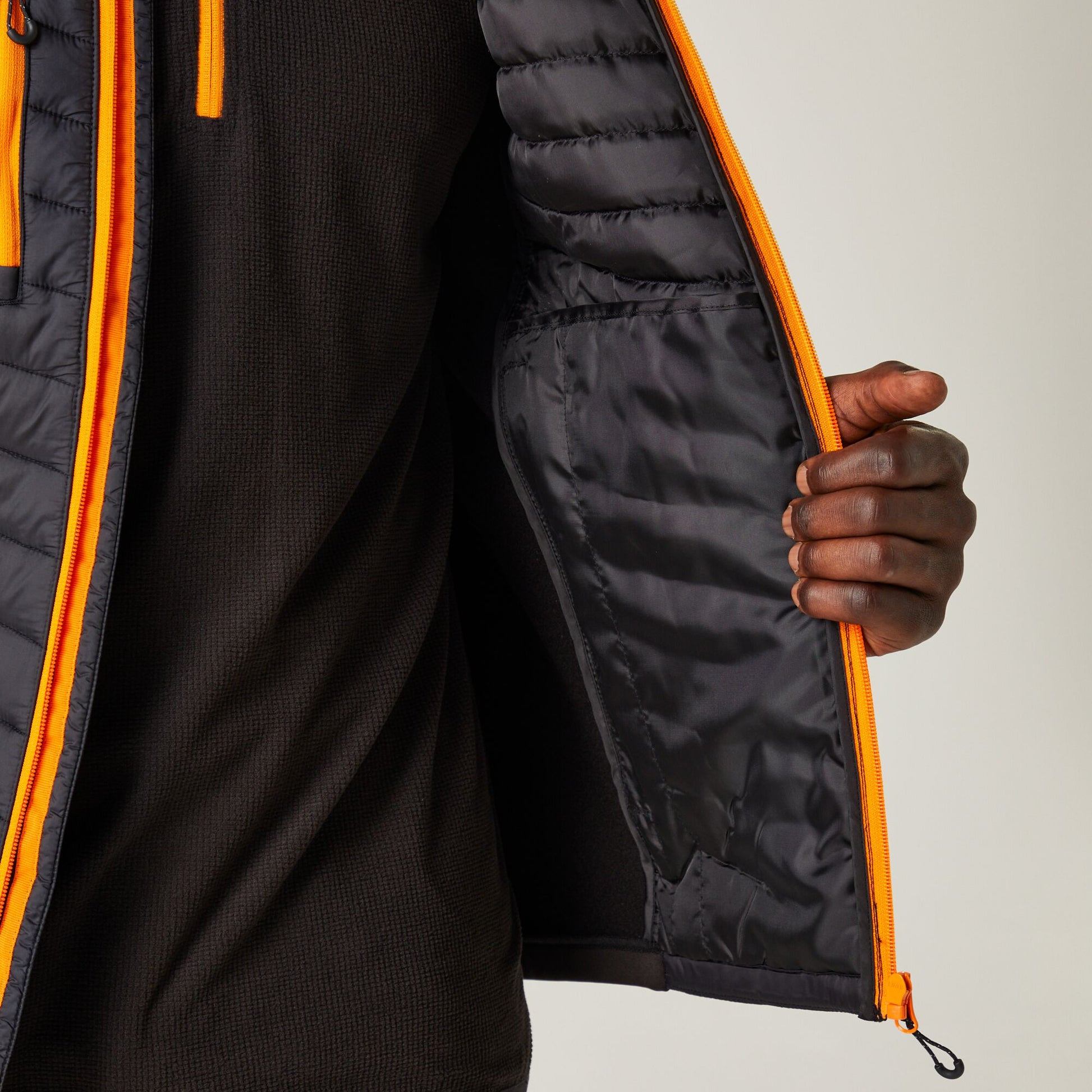 #colour_black-orange-pop