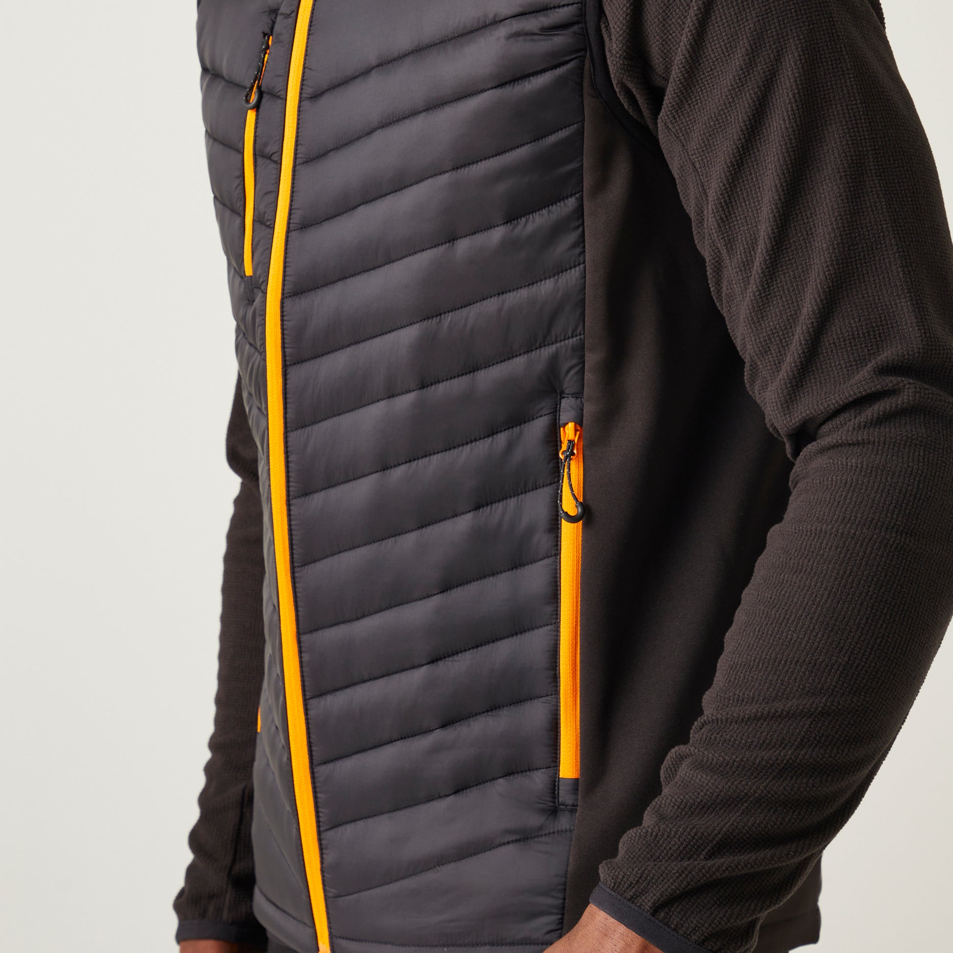 #colour_black-orange-pop