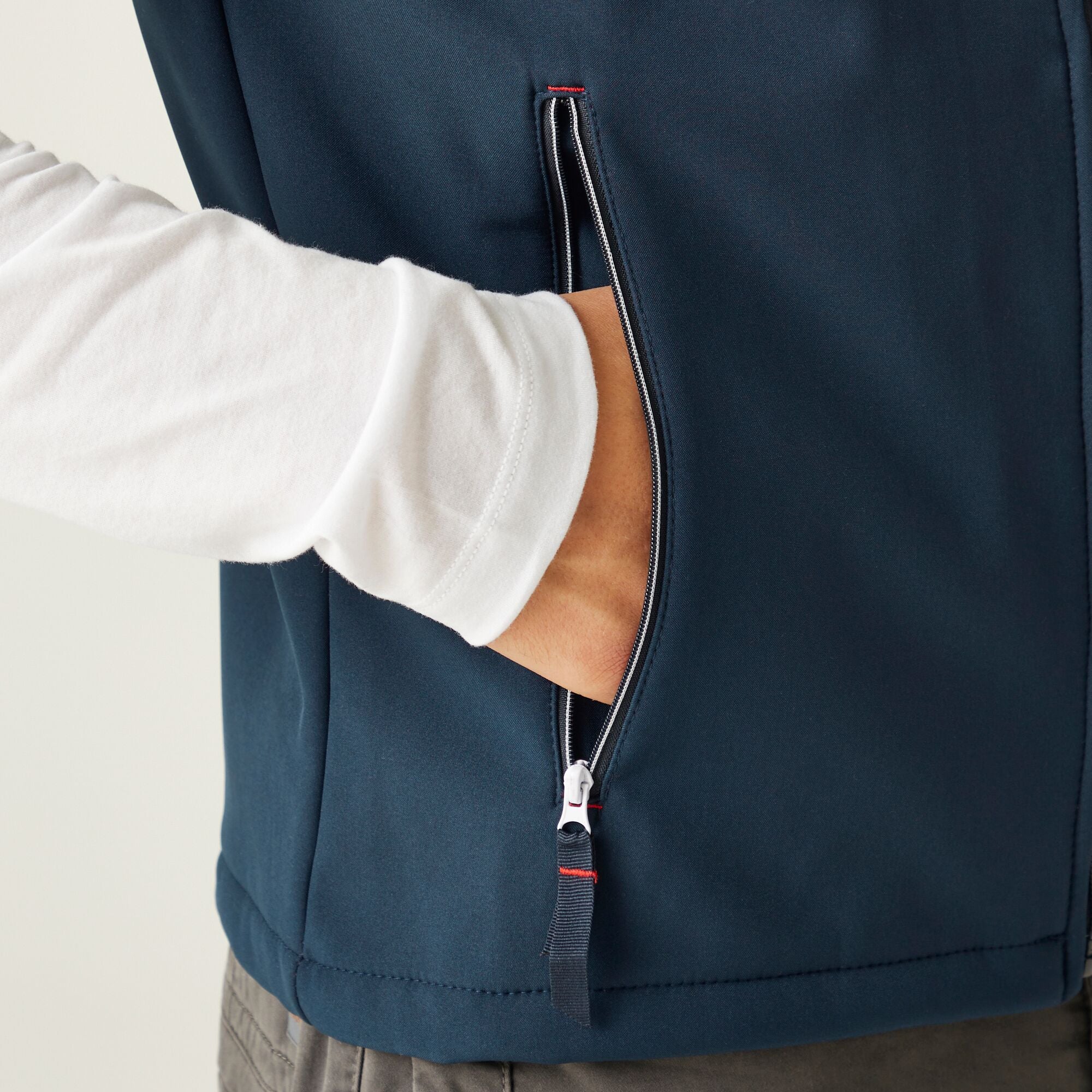 #colour_navy-classic-red