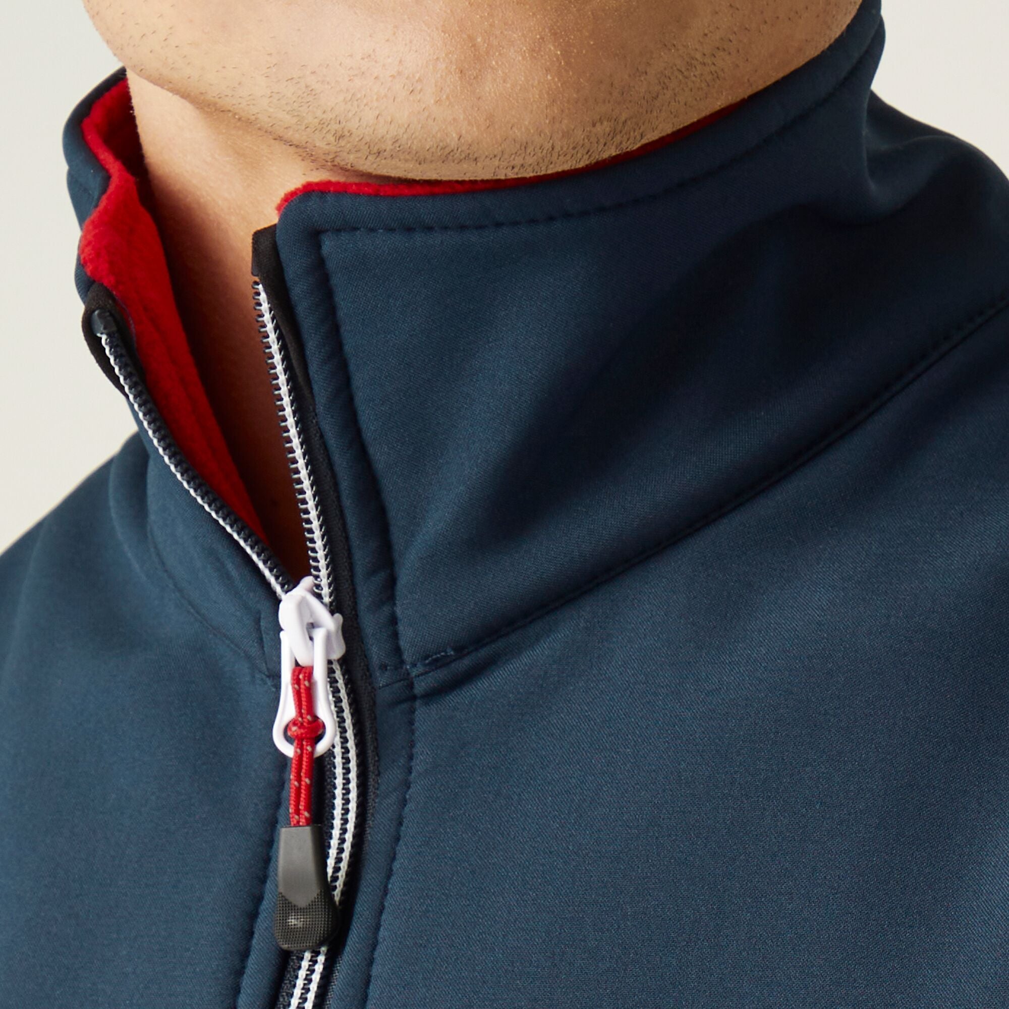 #colour_navy-classic-red