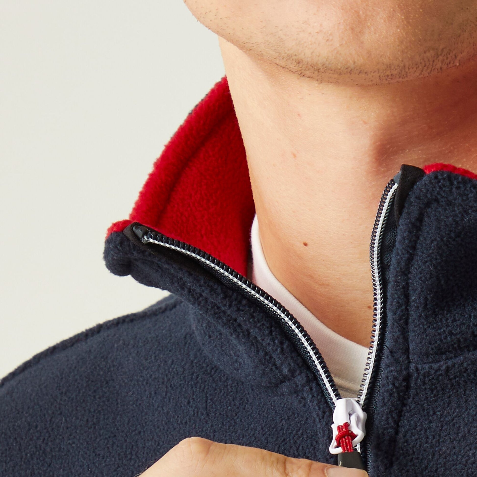 #colour_navy-classic-red