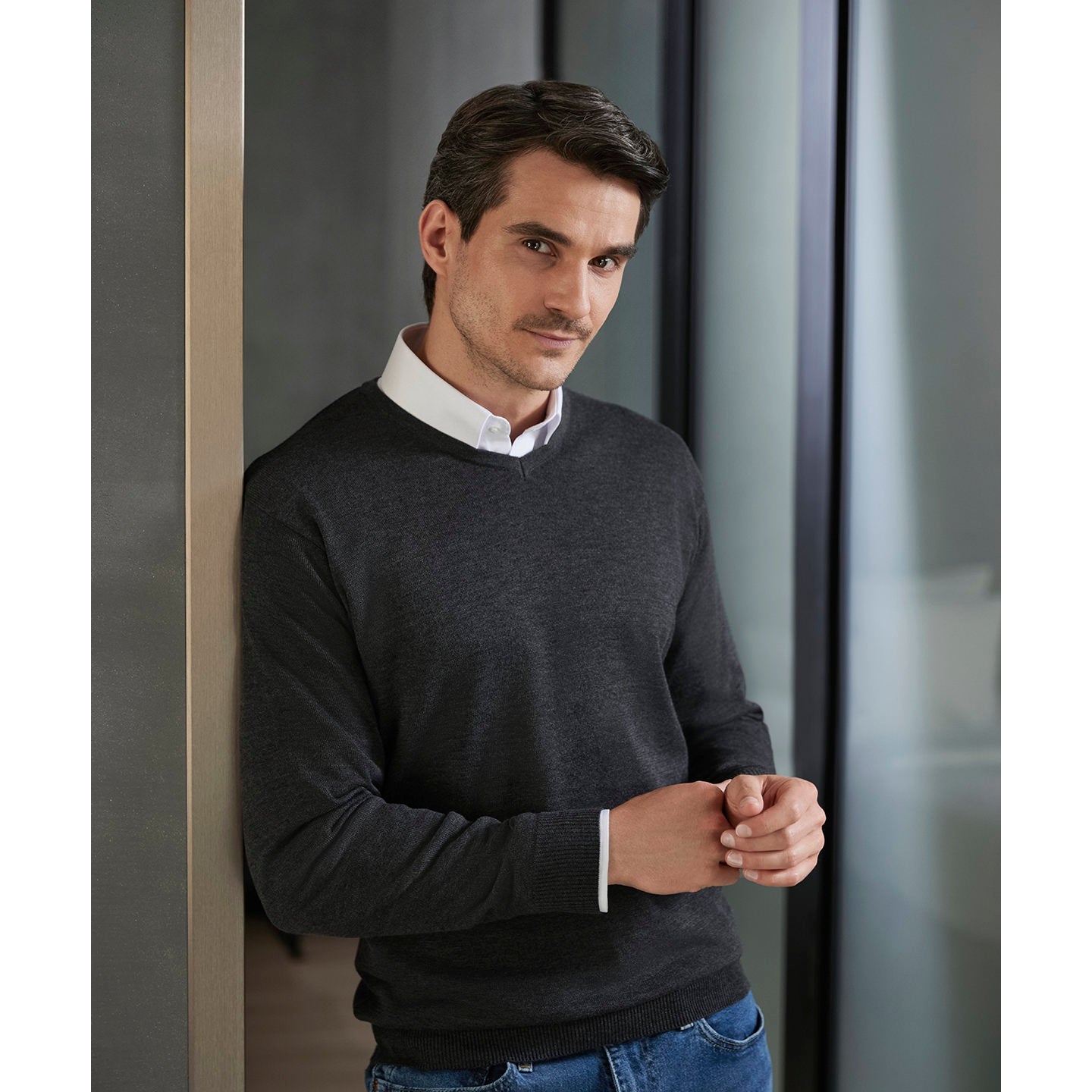 Russell Collection V-Neck Knitted Sweater